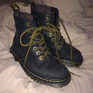 DOC MARTEN Matte Black Boots